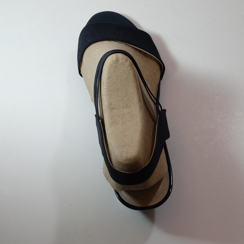 Sandal - Picture 2 of 5